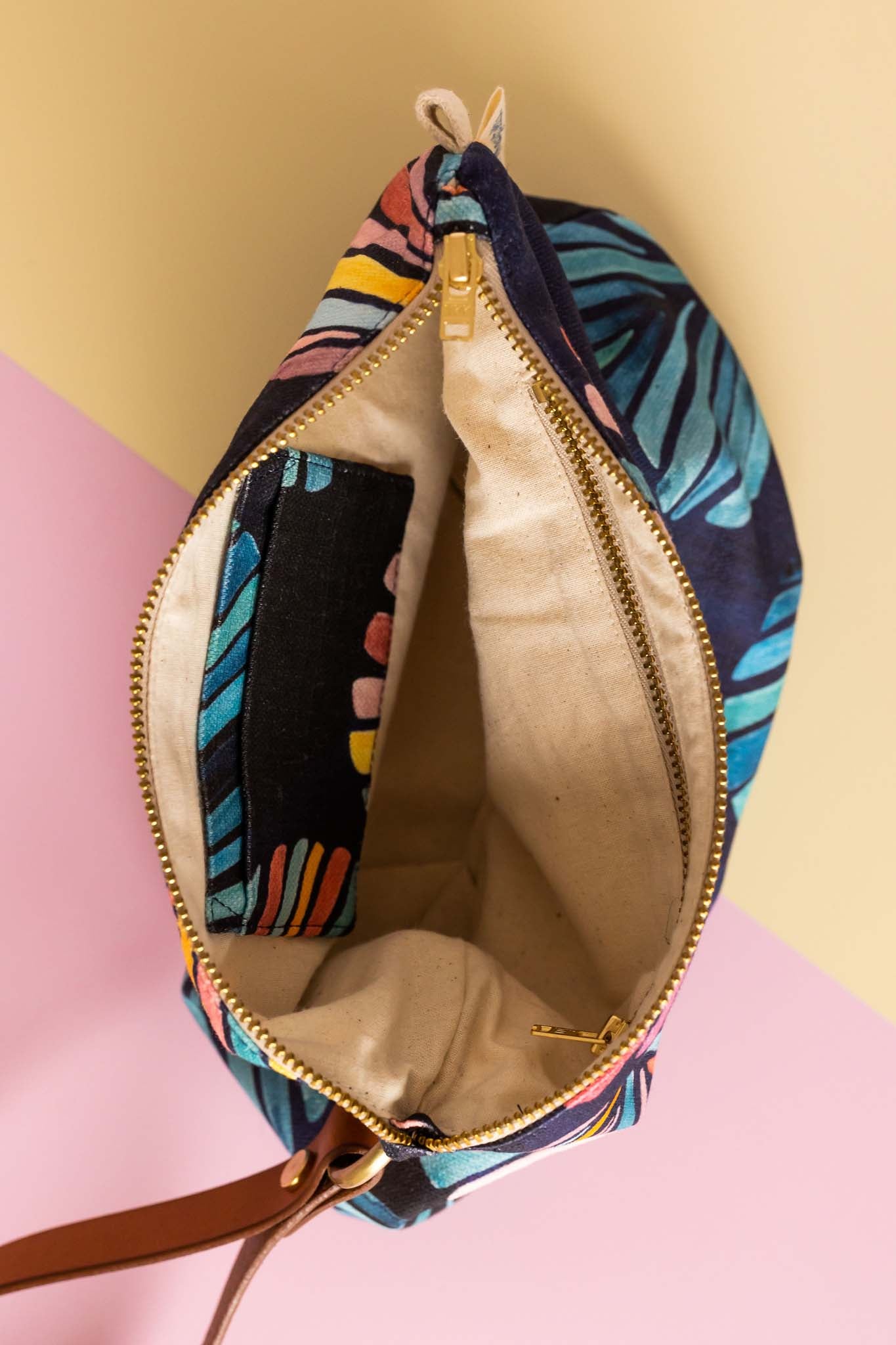 Indigo shell - Linen crossbody bag