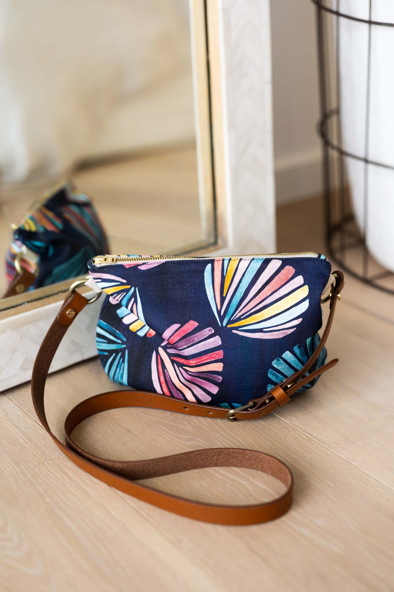 Indigo shell - Linen crossbody bag