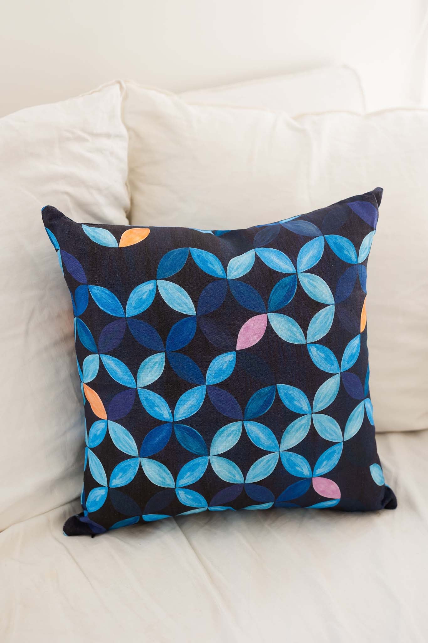 Midnight petal - Linen cushion cover