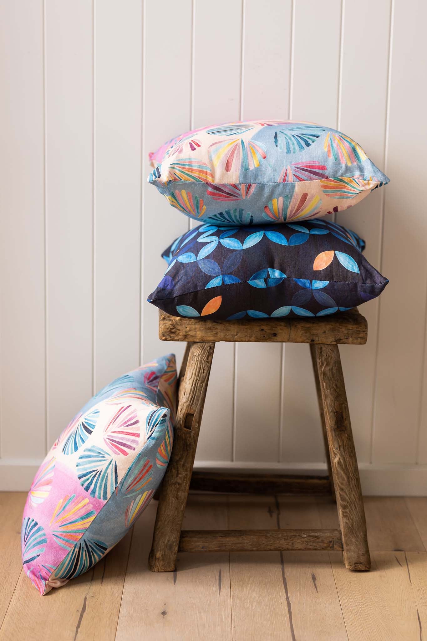 Midnight petal - Linen cushion cover