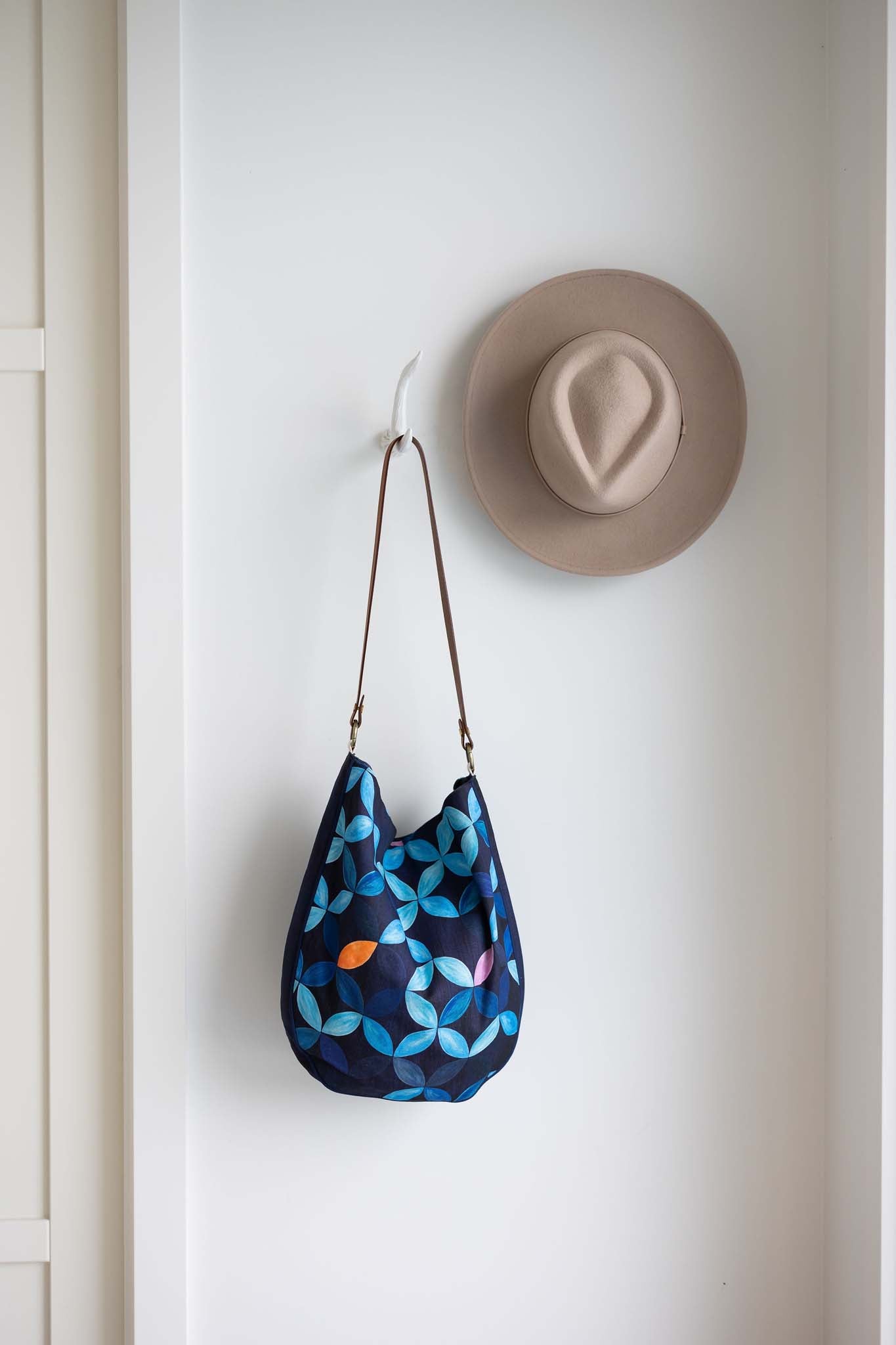 Midnight petal - Linen shoulder bag