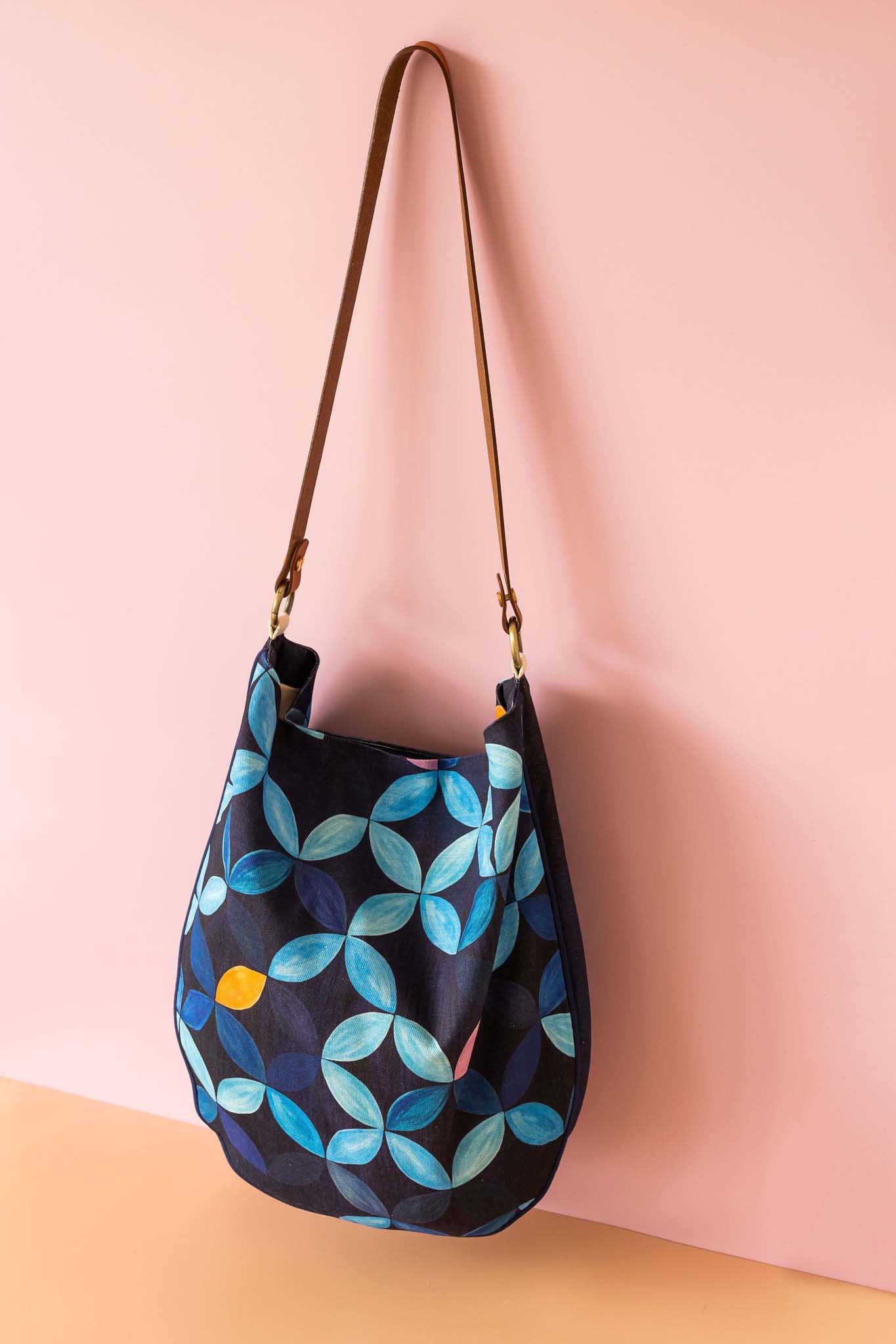 Midnight petal - Linen shoulder bag