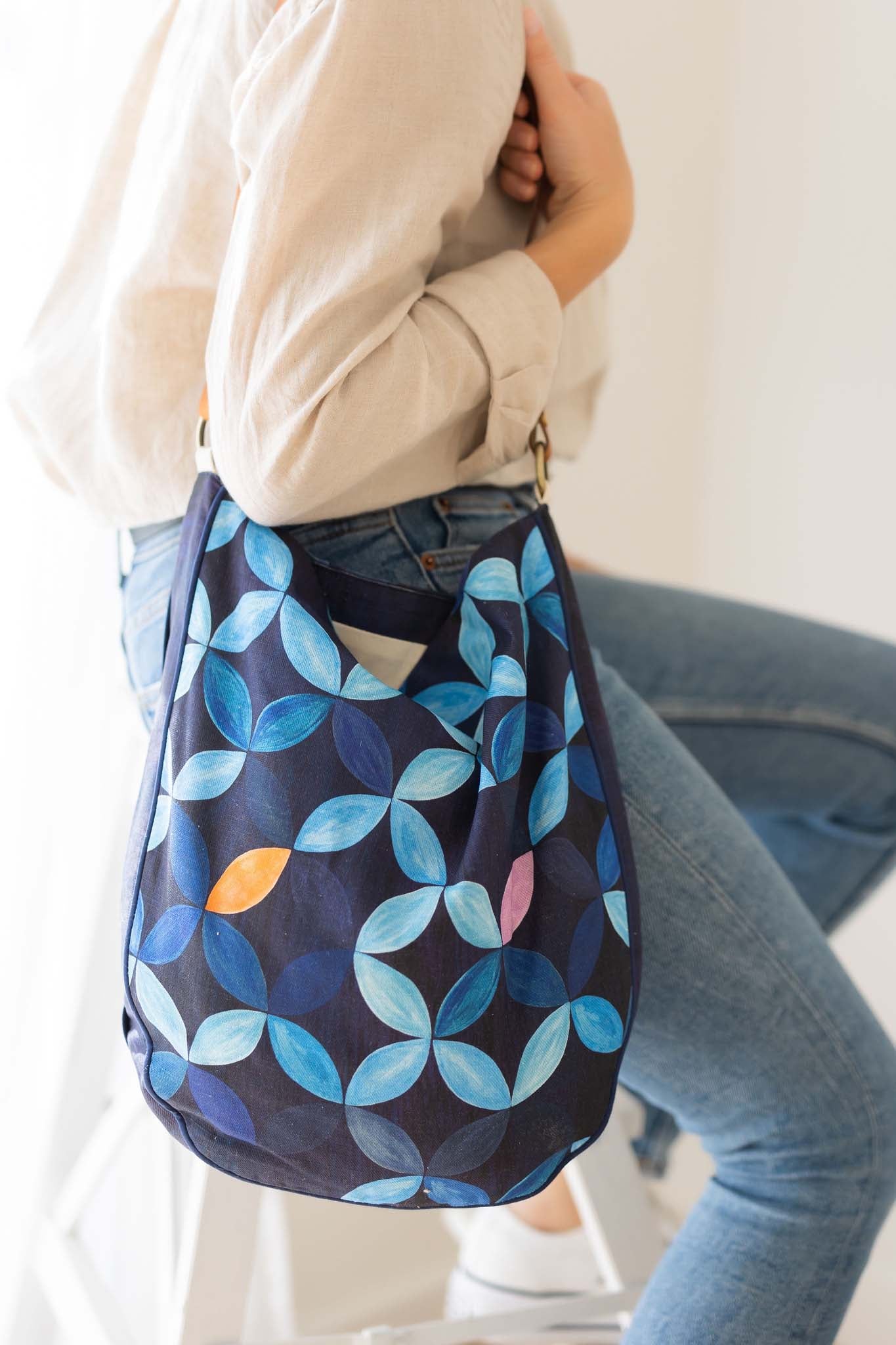 Midnight petal - Linen shoulder bag