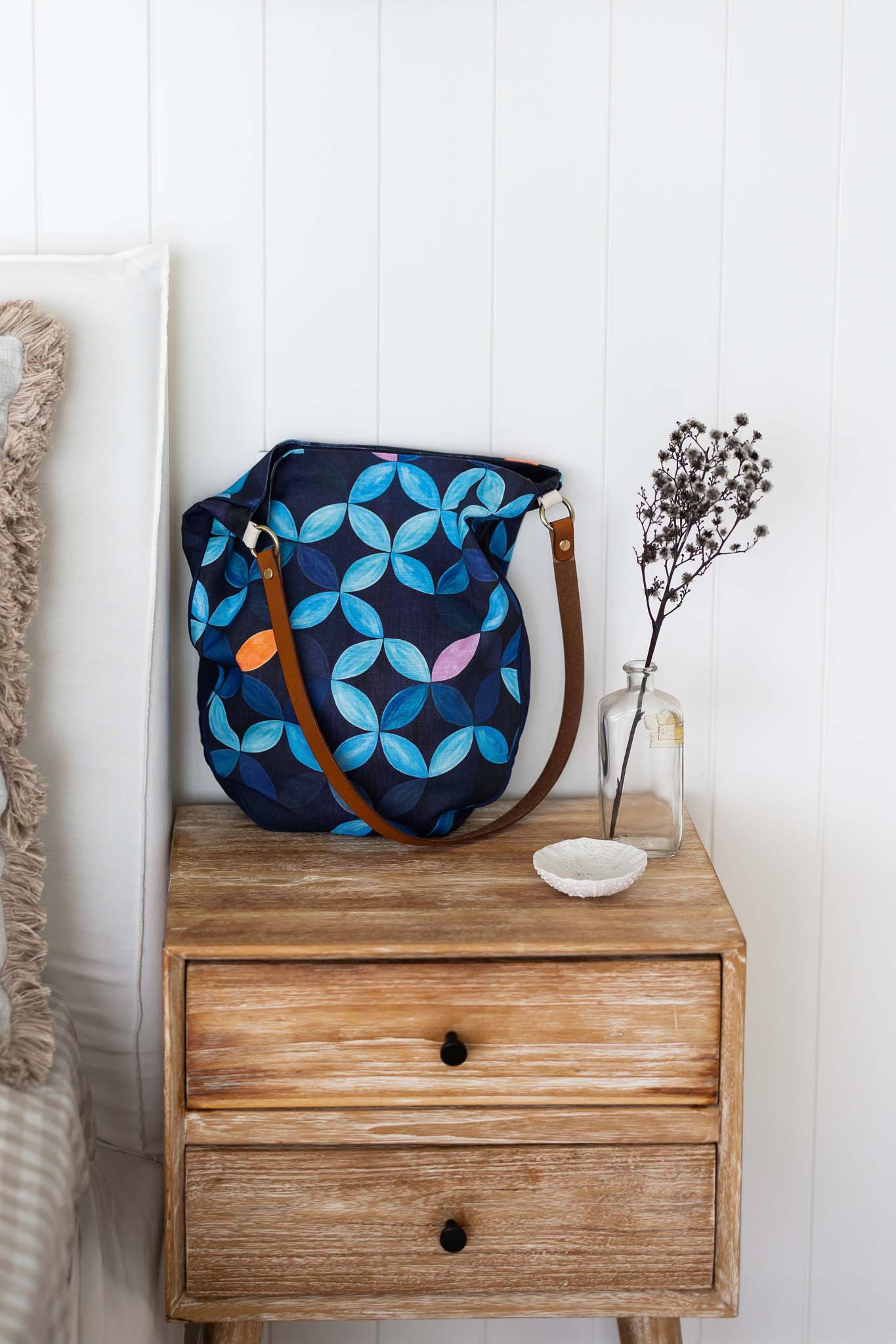 Midnight petal - Linen shoulder bag