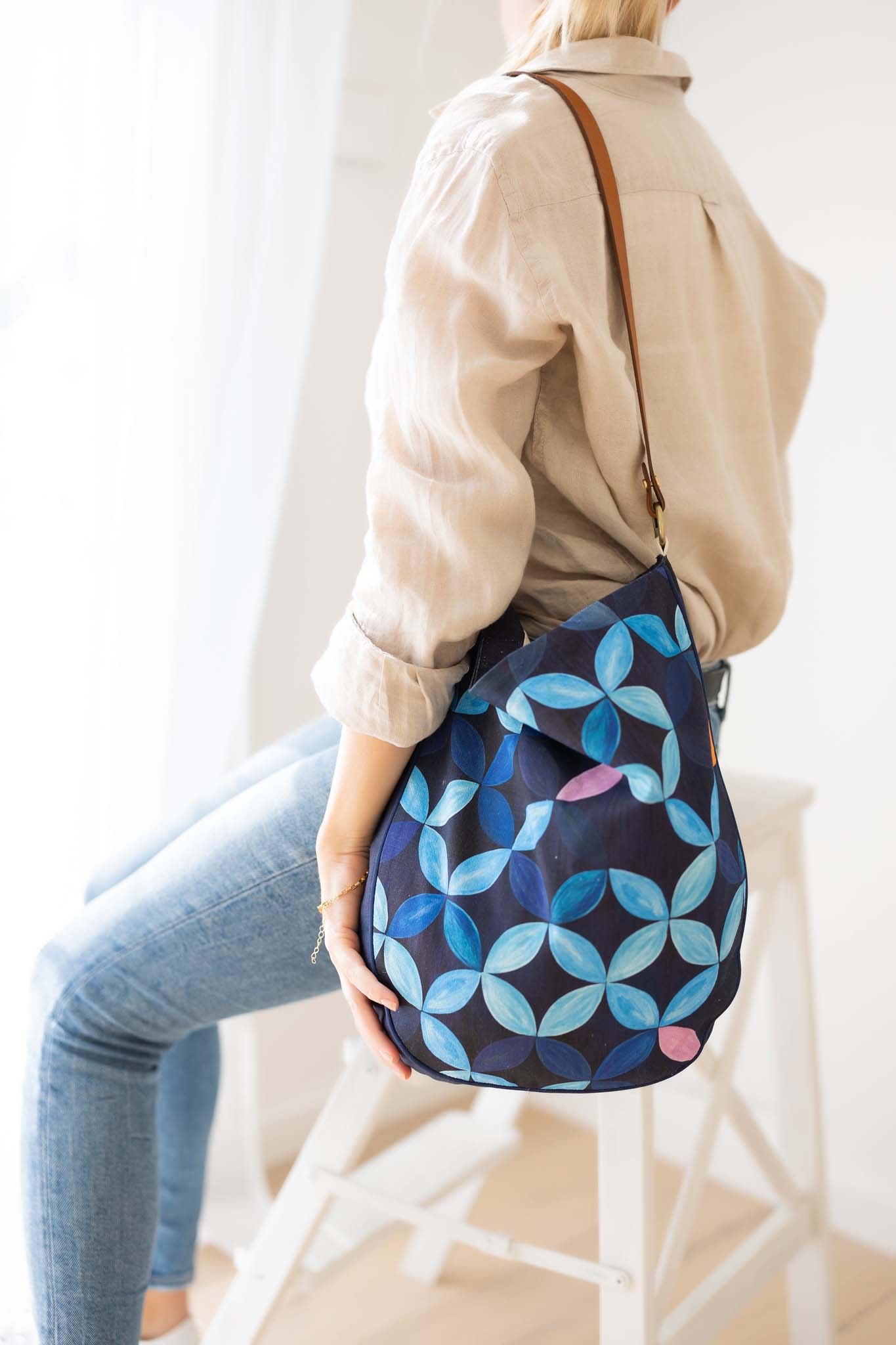Midnight petal - Linen shoulder bag