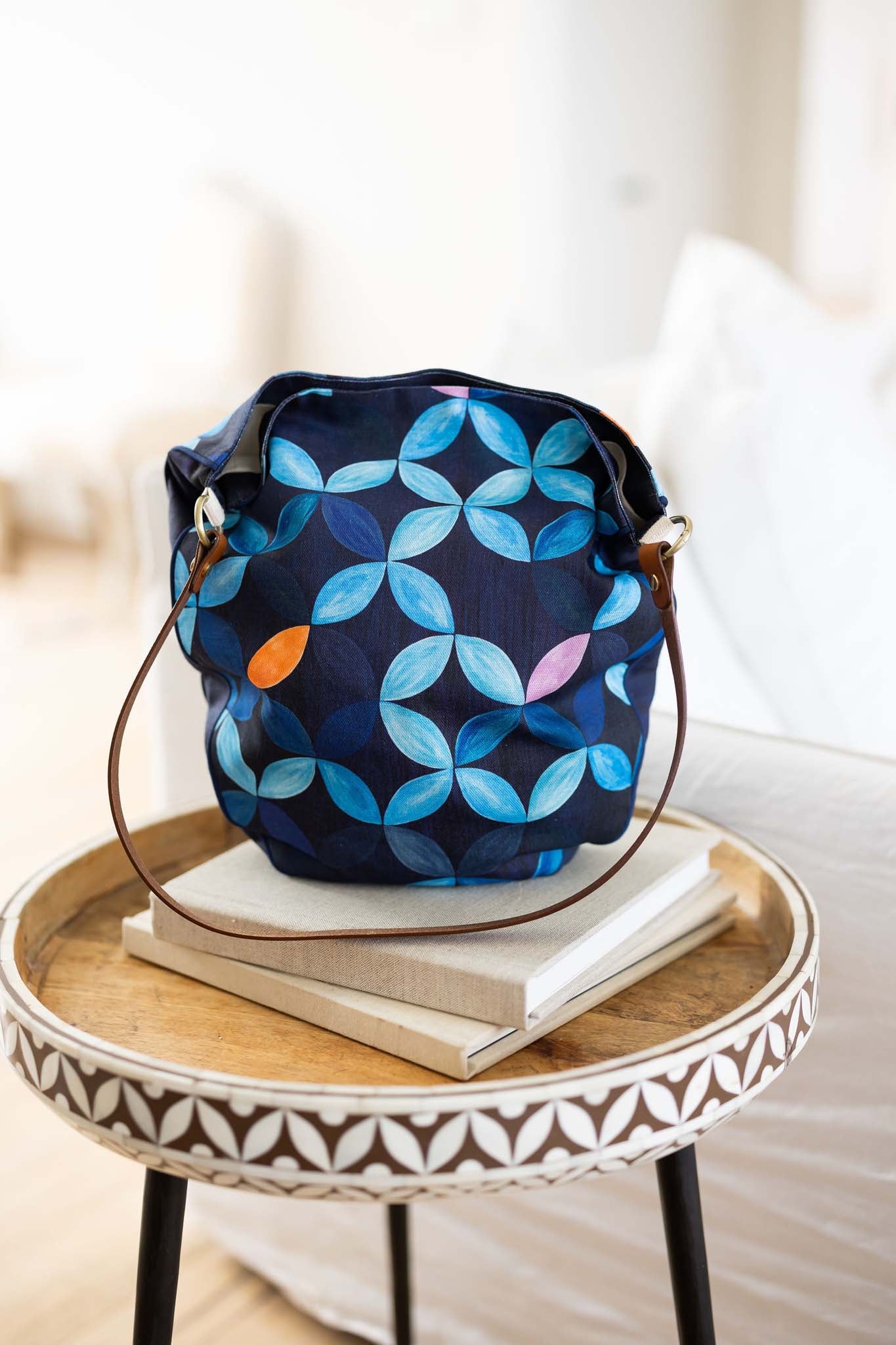 Midnight petal - Linen shoulder bag