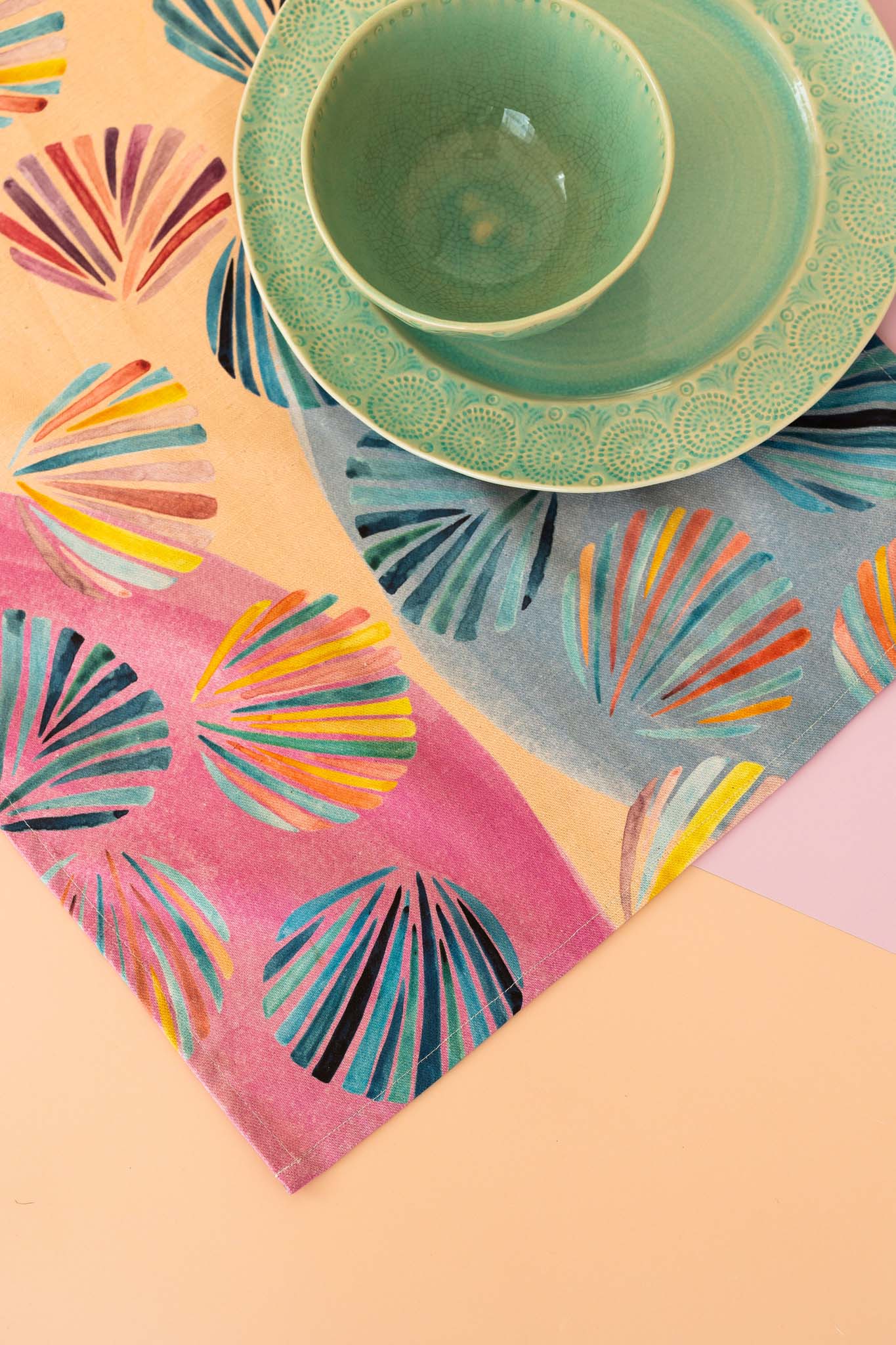 Gelato shell - Linen table runner