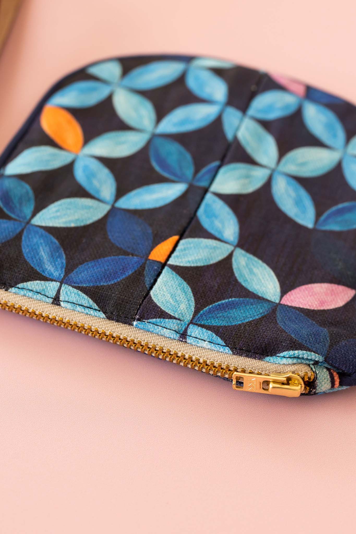 Midnight petal mini print - Linen zip purse