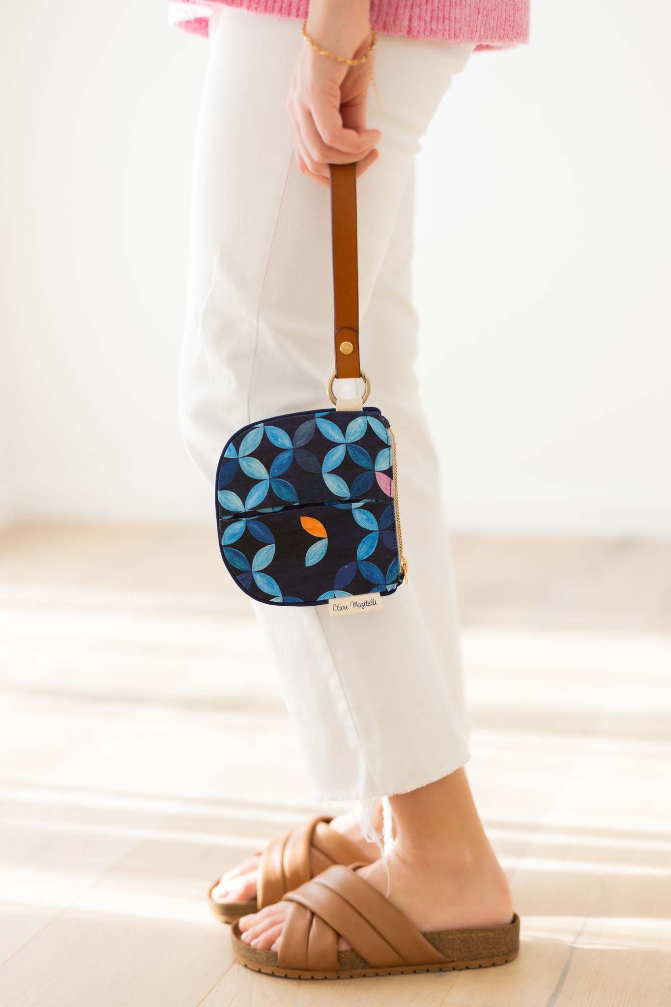 Midnight petal mini print - Linen zip purse