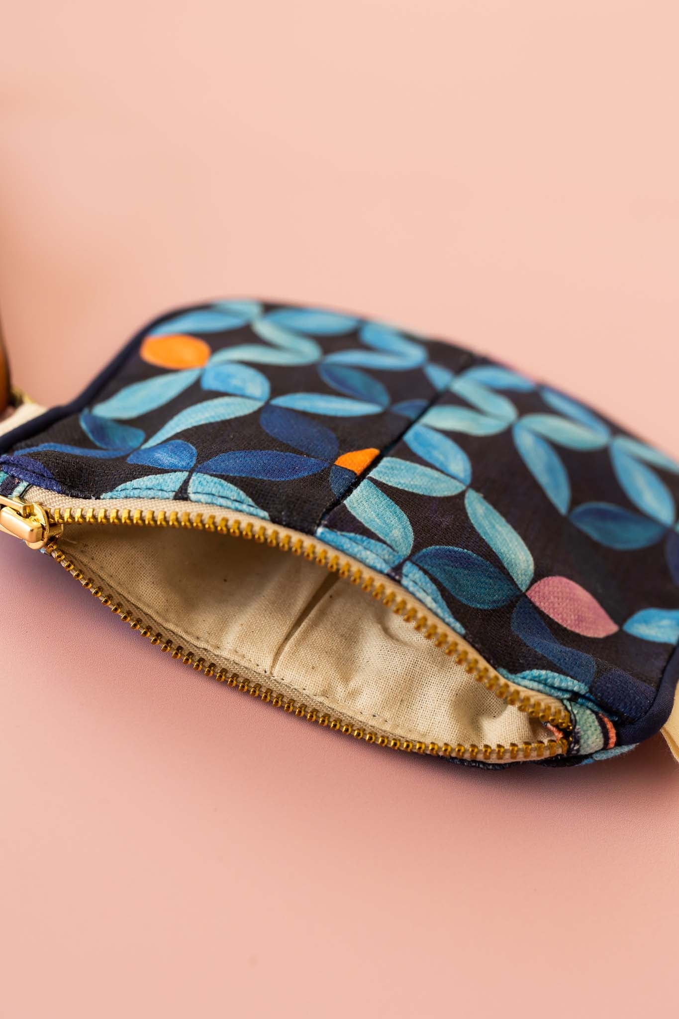 Midnight petal mini print - Linen zip purse